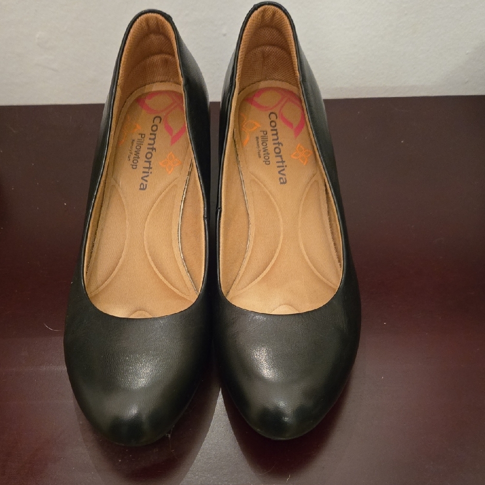 Comfortiva Black Leather Heels